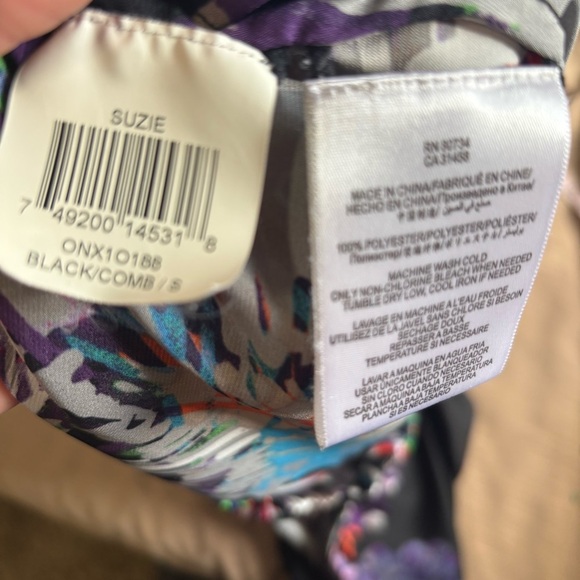 BCBGMaxAzria Vibrant Split Sleeve Blouse - Picture 9 of 9